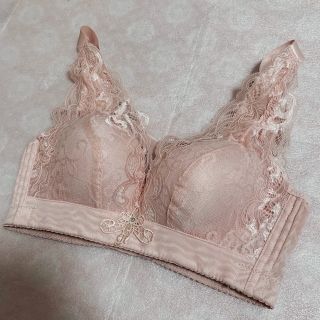 ティアラ(tiara)の育乳バストアップブラジャー大きいサイズノンワイヤー脇肉補正育乳大きい胸ナイトブラ(ブラ)