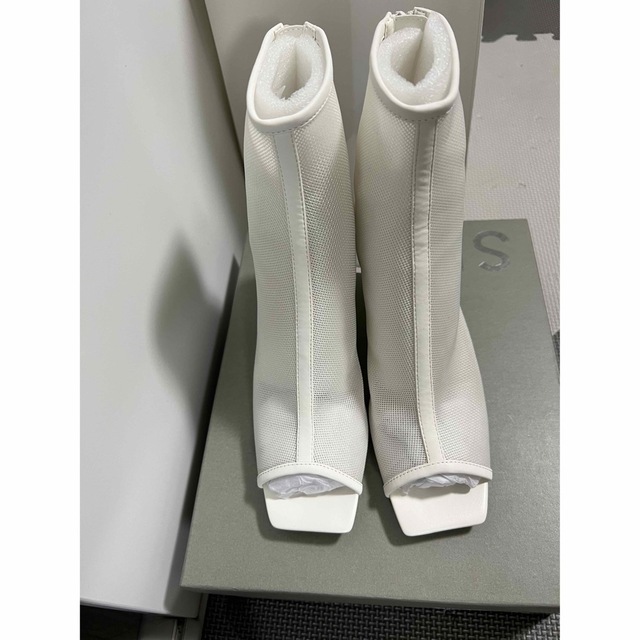 SNIDEL(スナイデル)のスナイデルシアーショートブーツホワイト新品M レディースの靴/シューズ(ブーツ)の商品写真