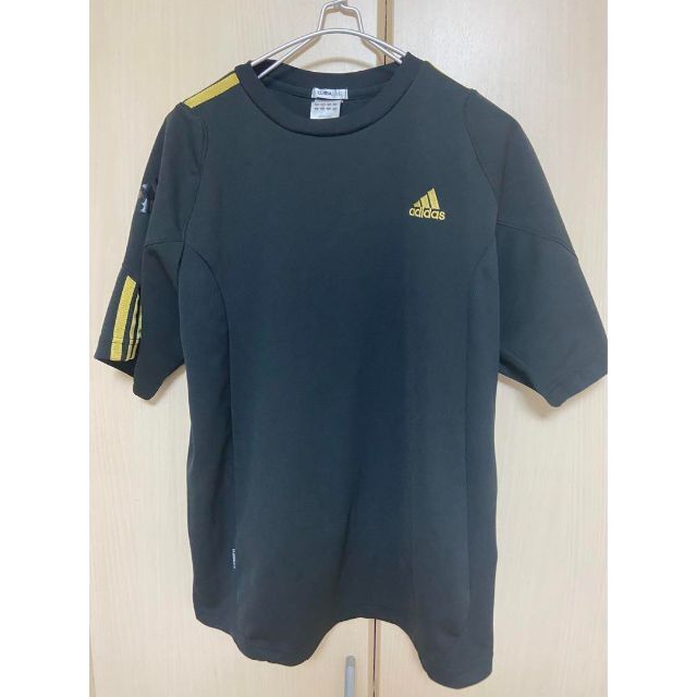 adidas(アディダス)のアディダス　Tシャツ　半袖　男女兼用　古着　黒 メンズのトップス(Tシャツ/カットソー(半袖/袖なし))の商品写真