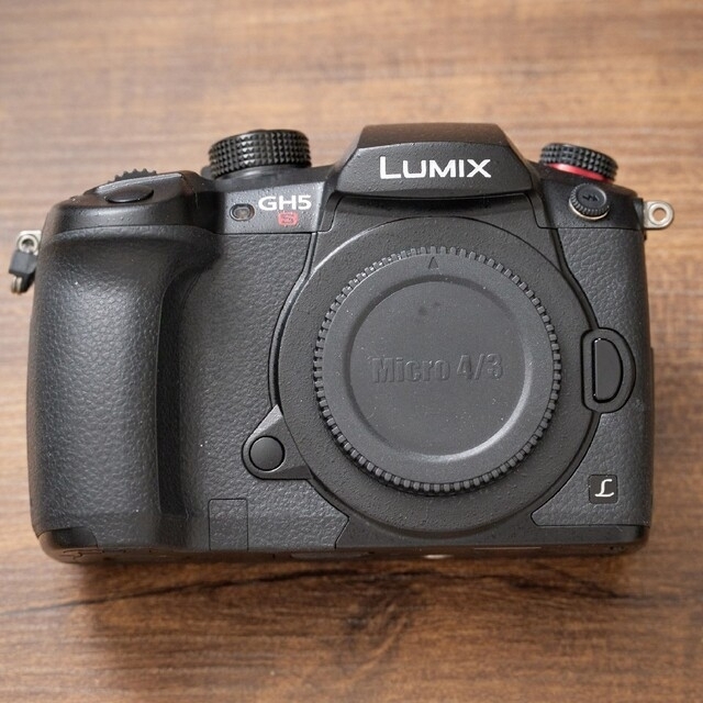 Panasonic(パナソニック)のPanasonic Lumix  GH5S スマホ/家電/カメラのカメラ(ミラーレス一眼)の商品写真