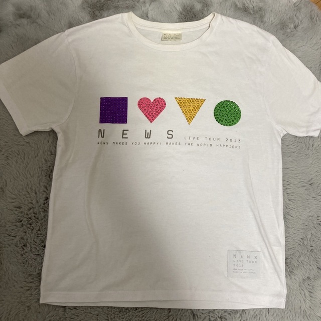 NEWS(ニュース)のNEWS 2013 ツアーTシャツ エンタメ/ホビーのタレントグッズ(アイドルグッズ)の商品写真