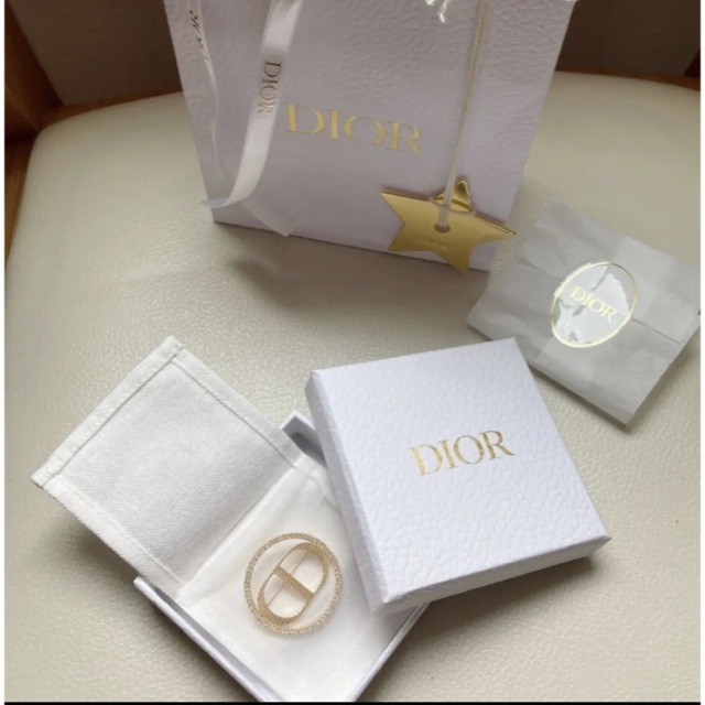 Christian Dior(クリスチャンディオール)のDIOR ブローチ　ディオール　クリスチャンディオール レディースのアクセサリー(ブローチ/コサージュ)の商品写真