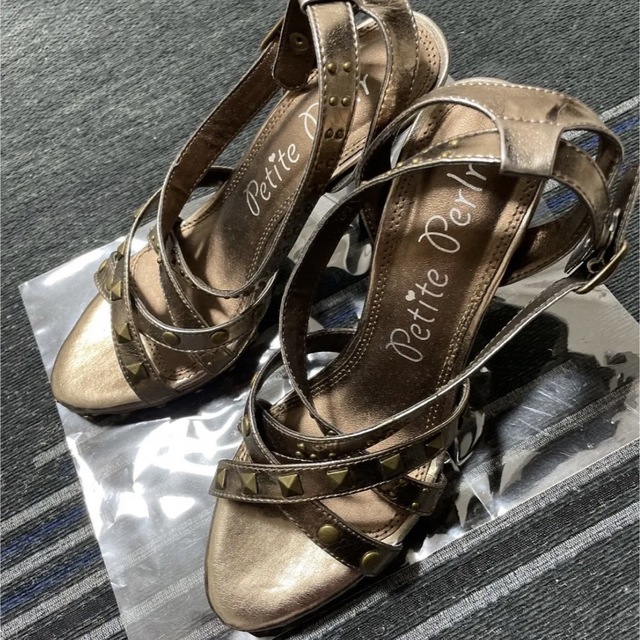 サンダル　petite perlr プチ　ベルル レディースの靴/シューズ(サンダル)の商品写真