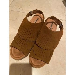 ミネトンカ(Minnetonka)のミネトンカ　スエード　フリンジ　サンダル(サンダル)