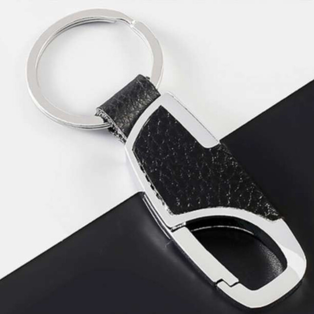 レザー キーホルダー カラビナ キーチェーン キーリング 黒 ブラック メンズのファッション小物(キーホルダー)の商品写真