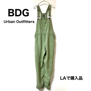 アーバンアウトフィッターズ(Urban Outfitters)のBDG オーバーオール Urban Outfitters カーキ(ゆったりめ)(サロペット/オーバーオール)