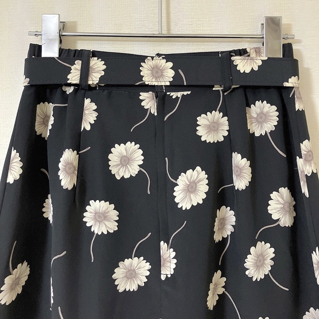 Lochie(ロキエ)のヴィンテージ ︎✿ フロントリボン花柄ロングスカート ︎✿ レディースのスカート(ロングスカート)の商品写真