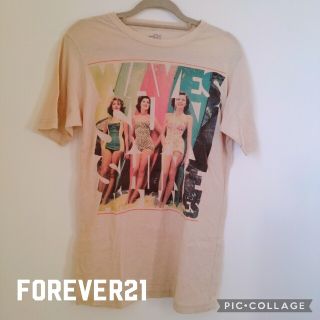 フォーエバートゥエンティーワン(FOREVER 21)のFOREVER21　半袖　Tシャツ(Tシャツ/カットソー(半袖/袖なし))