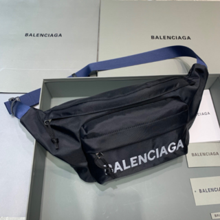 定価13万 BALENCIAGA ロゴ ビッグサイズ ボディバッグ バレンシアガ-