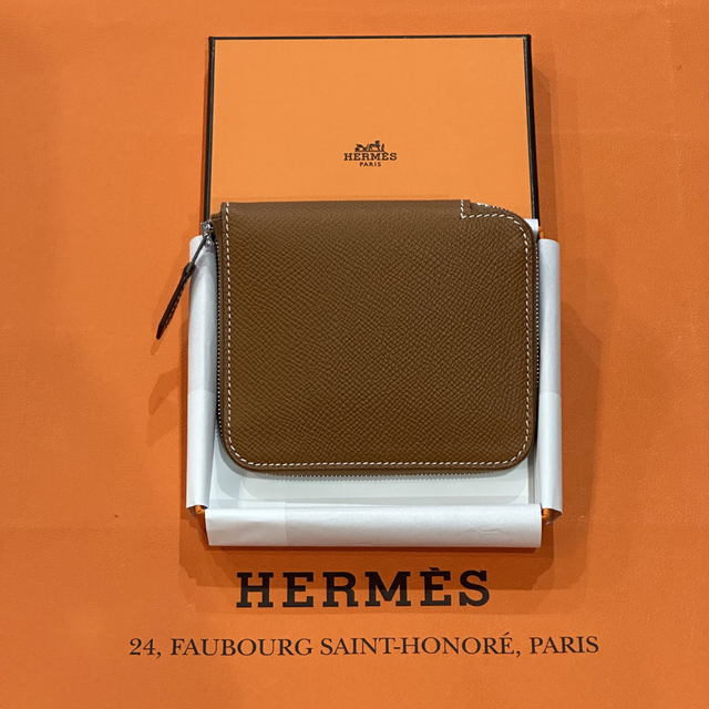 Hermes - 新品未使用 レア HERMES エルメス シルクインコンパクト 財布 ゴールド