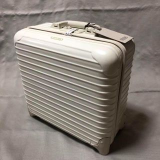 リモワ(ホワイト/白色系)の通販 100点以上 | RIMOWAを買うならラクマ リモワ(ホワイト/白色系)の通販 100点以上 | RIMOWAを買うならラクマ