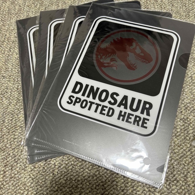 ゆっちー様専用！DINOSAUR クリアファイルとシールのセット エンタメ/ホビーのアニメグッズ(クリアファイル)の商品写真