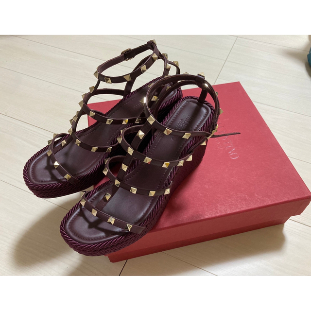 VALENTINO(ヴァレンティノ)のVALENTINO サンダル レディースの靴/シューズ(サンダル)の商品写真