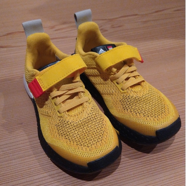 adidas(アディダス)のadidas×LEGOスニーカー17cm キッズ/ベビー/マタニティのキッズ靴/シューズ(15cm~)(スニーカー)の商品写真