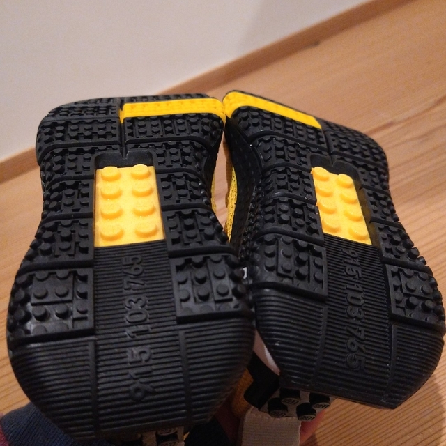 adidas(アディダス)のadidas×LEGOスニーカー17cm キッズ/ベビー/マタニティのキッズ靴/シューズ(15cm~)(スニーカー)の商品写真