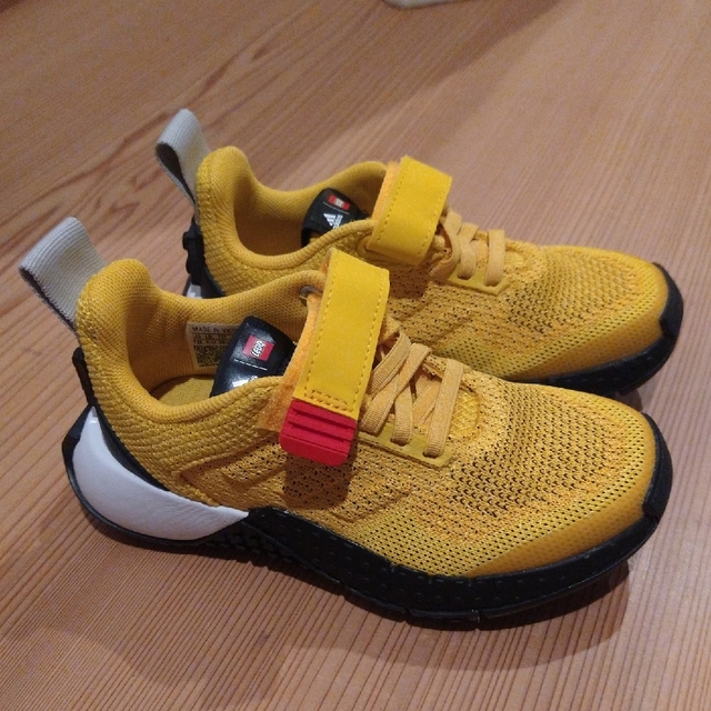 adidas(アディダス)のadidas×LEGOスニーカー17cm キッズ/ベビー/マタニティのキッズ靴/シューズ(15cm~)(スニーカー)の商品写真