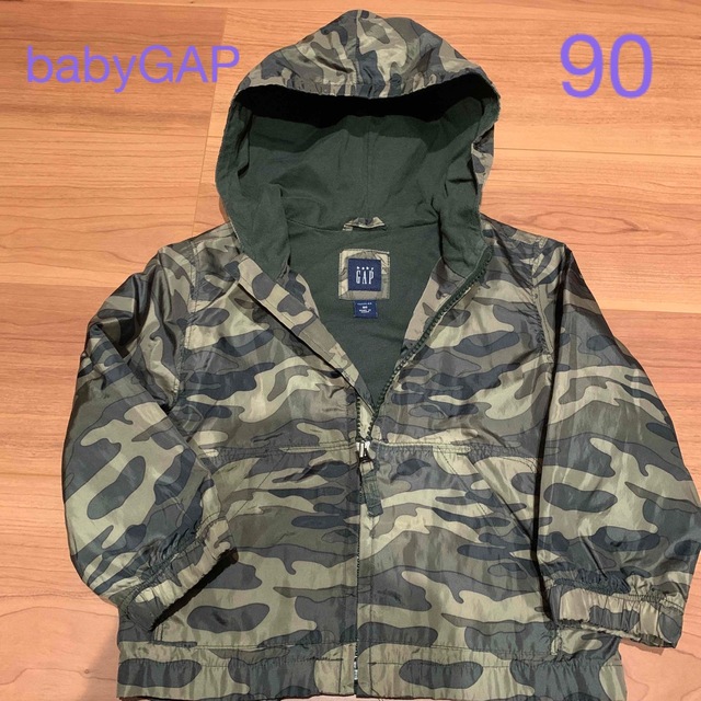 babyGAP(ベビーギャップ)のbabyGAP 90 迷彩柄ウインドブレーカー キッズ/ベビー/マタニティのキッズ服男の子用(90cm~)(ジャケット/上着)の商品写真