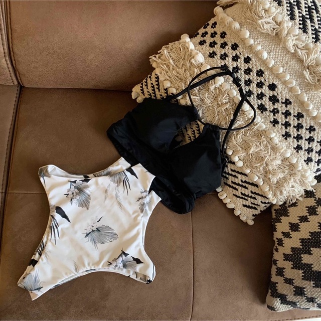 グレーフラワー　モノキニ　ハーフブラジリアン　ビキニ レディースの水着/浴衣(水着)の商品写真