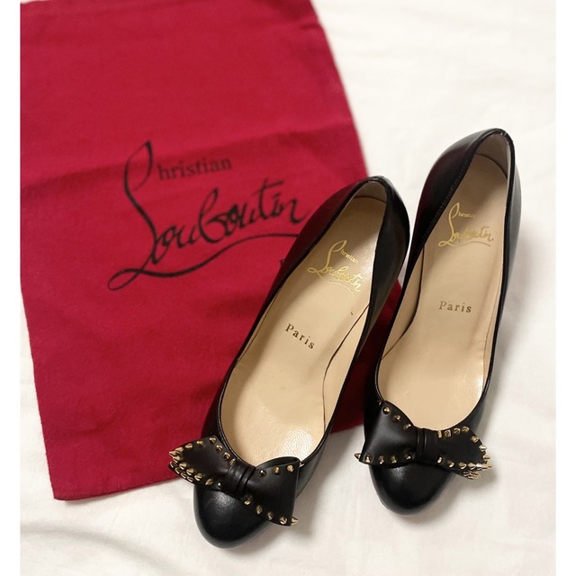 Christian Louboutin(クリスチャンルブタン)のクリスチャンルブタン　リボン　スタッズ　パンプス　黒　34 レディースの靴/シューズ(ハイヒール/パンプス)の商品写真