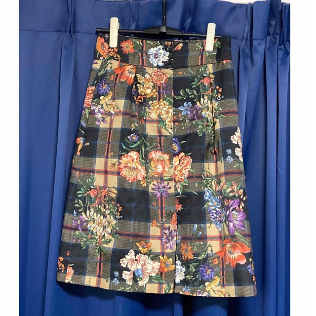 Lois CRAYON(ロイスクレヨン)の〜5/7限定価格☆&ellecy オリジナルプリントスカート　花柄 レディースのスカート(ひざ丈スカート)の商品写真