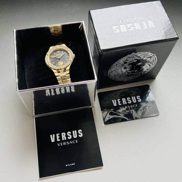 VERSACE(ヴェルサーチ)の【新品】ヴェルサス/ヴェルサーチ 腕時計 ゴールド レディース 高級ブランド レディースのファッション小物(腕時計)の商品写真