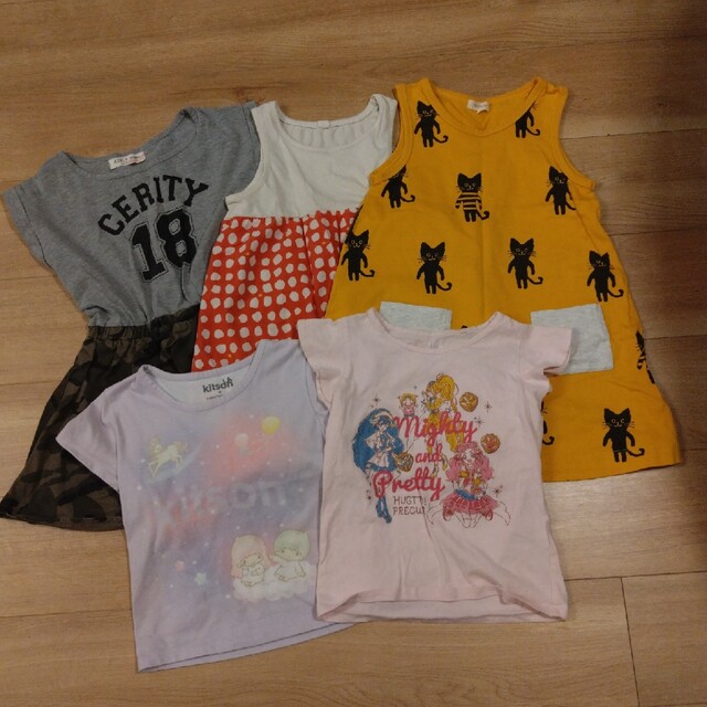 UNIQLO(ユニクロ)のワンピ　Tシャツ　5枚組　サイズ110 キッズ/ベビー/マタニティのキッズ服女の子用(90cm~)(Tシャツ/カットソー)の商品写真