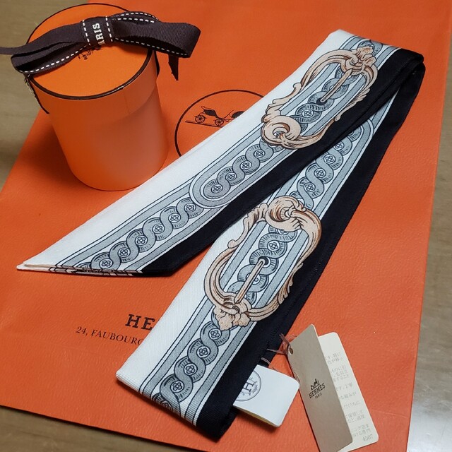 HERMES エルメス ツイリー 法廷の勒 シルクスカーフ ブリッドドゥ