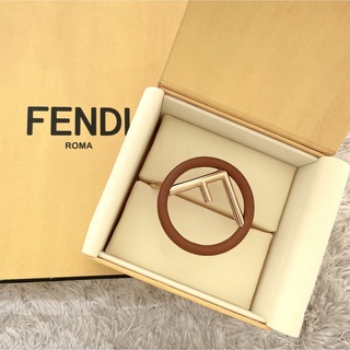 フェンディ(FENDI)のFENDI エフイズフェンディ　アイコン　バングル　ブレスレット　極美品(ブレスレット/バングル)