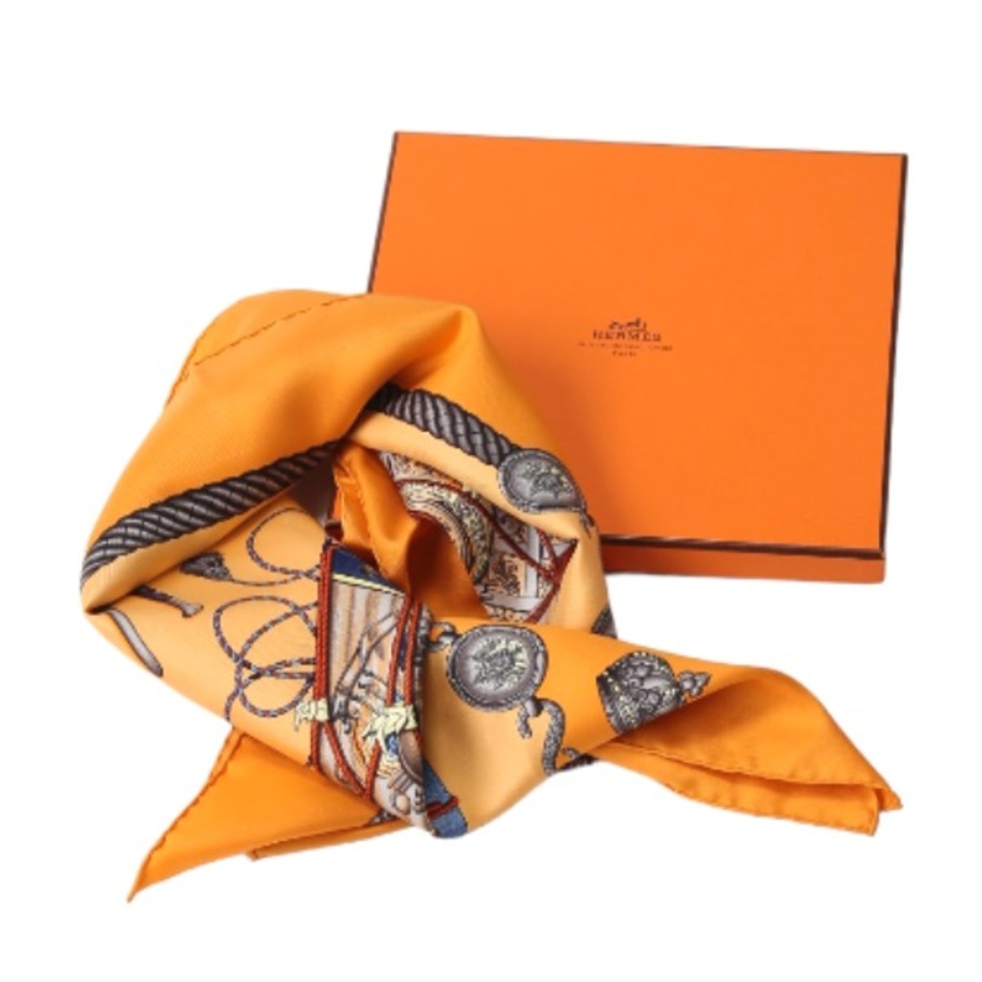HERMES - エルメス スカーフ オレンジ HERMES シルク100% カレ HERMES - エルメス スカーフ オレンジ HERMES シルク100% カレ