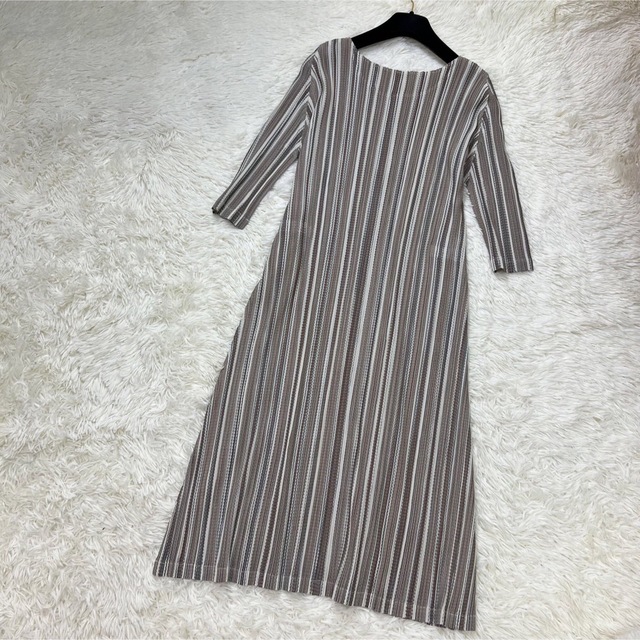 PLEATS PLEASE ISSEY MIYAKE(プリーツプリーズイッセイミヤケ)の新品タグ付♡Lサイズ♡プリーツプリーズ ストライプ プリーツ ワンピース レディースのワンピース(ひざ丈ワンピース)の商品写真