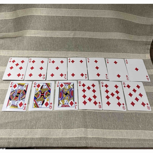 トランプ（赤）《まとめ買い対象_trp》 エンタメ/ホビーのテーブルゲーム/ホビー(トランプ/UNO)の商品写真