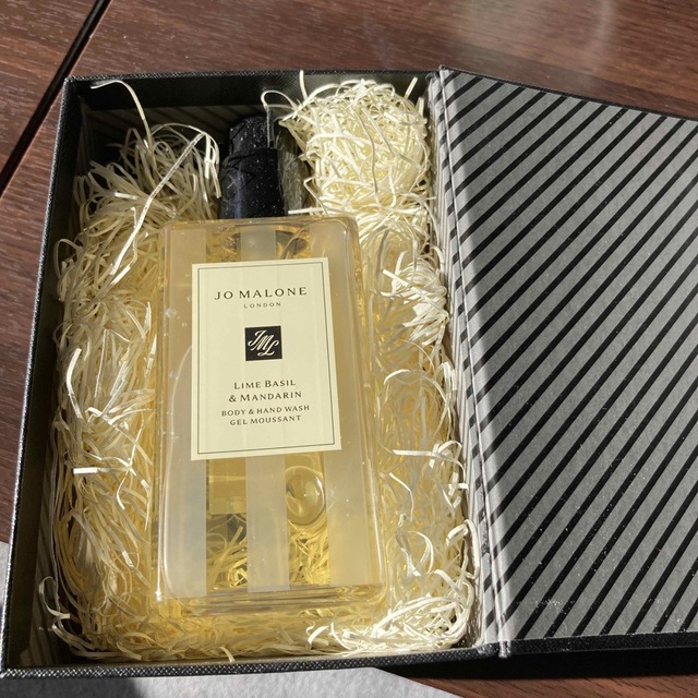 Jo Malone(ジョーマローン)のジョーマローン　ライム&マンダリンボディ&ハンドウォッシュ コスメ/美容のボディケア(ボディソープ/石鹸)の商品写真