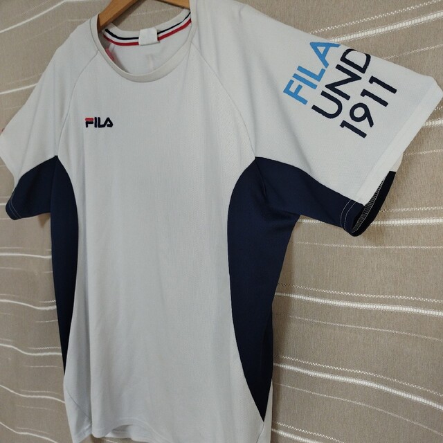 FILA(フィラ)のFILA ワンポイントロゴ 刺繍ロゴ ホワイト スポーツTシャツ tシャツ L メンズのトップス(Tシャツ/カットソー(半袖/袖なし))の商品写真