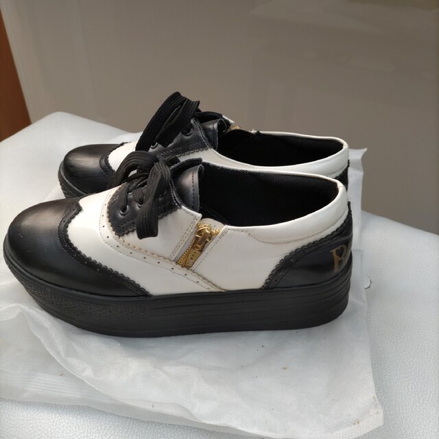 RONI(ロニィ)のRONIの厚底ローファー レディースの靴/シューズ(ローファー/革靴)の商品写真