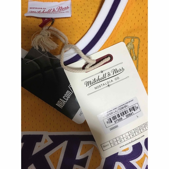 MITCHELL & NESS(ミッチェルアンドネス)のロサンゼルスレイカーズ コービーブライアント オーセンティックユニフォーム L スポーツ/アウトドアのスポーツ/アウトドア その他(バスケットボール)の商品写真