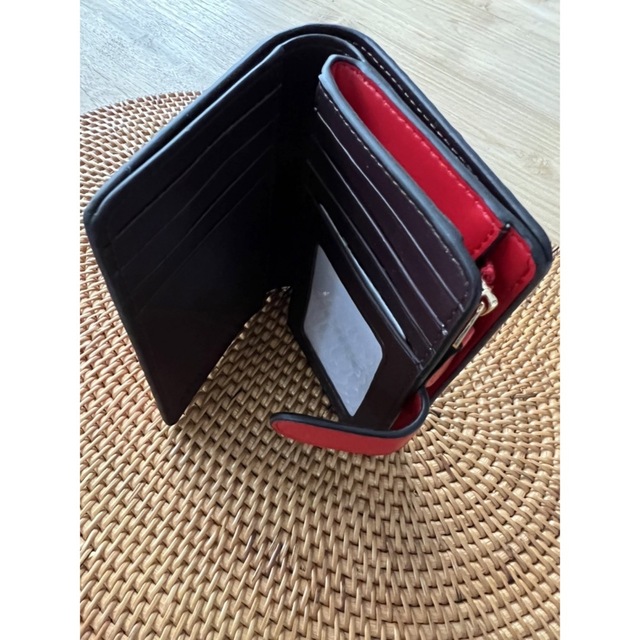 COACH(コーチ)のCOACH二つ折り財布F25937シグネチャーエナメルレッド新品未使用品 レディースのファッション小物(財布)の商品写真