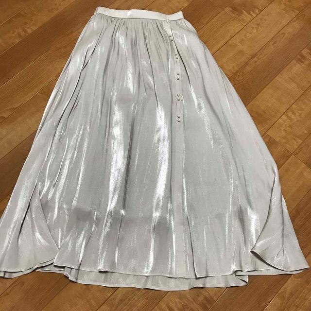 Couture Brooch(クチュールブローチ)のクチュールブローチ  パールシアーシャイニーフレアスカート レディースのスカート(ロングスカート)の商品写真