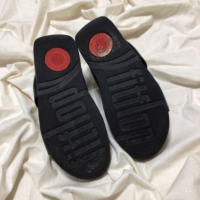 fitflop(フィットフロップ)の専用です♡fitflop フィットフロップ 本革サンダル 黒^^☆ レディースの靴/シューズ(サンダル)の商品写真