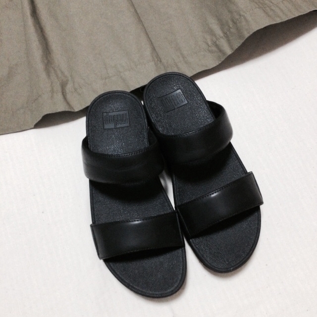 fitflop(フィットフロップ)の専用です♡fitflop フィットフロップ 本革サンダル 黒^^☆ レディースの靴/シューズ(サンダル)の商品写真