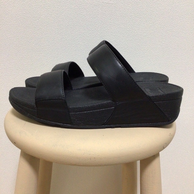 fitflop(フィットフロップ)の専用です♡fitflop フィットフロップ 本革サンダル 黒^^☆ レディースの靴/シューズ(サンダル)の商品写真