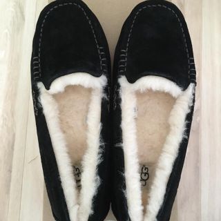 アグ(UGG)の【新品】UGG アンスレー モカシン（ブラック:24〜25㎝）(スリッポン/モカシン)