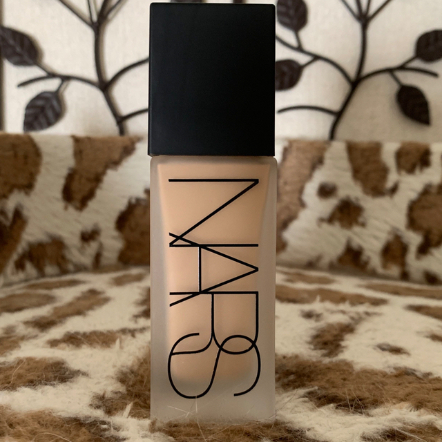 NARS(ナーズ)のNARS ファンデーション　値下げ中 コスメ/美容のベースメイク/化粧品(ファンデーション)の商品写真