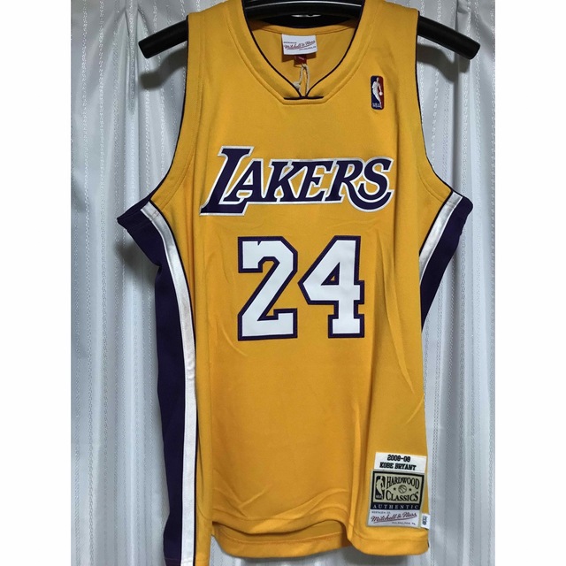 MITCHELL & NESS(ミッチェルアンドネス)のロサンゼルスレイカーズ K・ブライアント オーセンティックユニフォーム XL スポーツ/アウトドアのスポーツ/アウトドア その他(バスケットボール)の商品写真