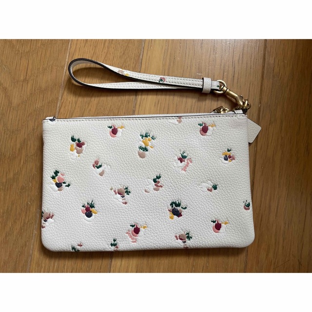 COACH(コーチ)の新品　coach スモールリストレットウィズフローラルプリント レディースのファッション小物(ポーチ)の商品写真