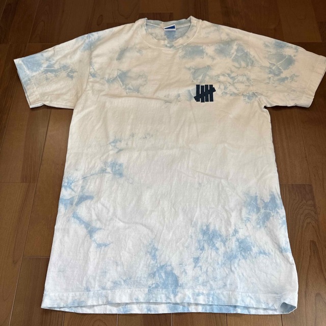 UNDEFEATED(アンディフィーテッド)のUNDEFEATED TIE DYE ICON S/S TEE - 80248 メンズのトップス(Tシャツ/カットソー(半袖/袖なし))の商品写真