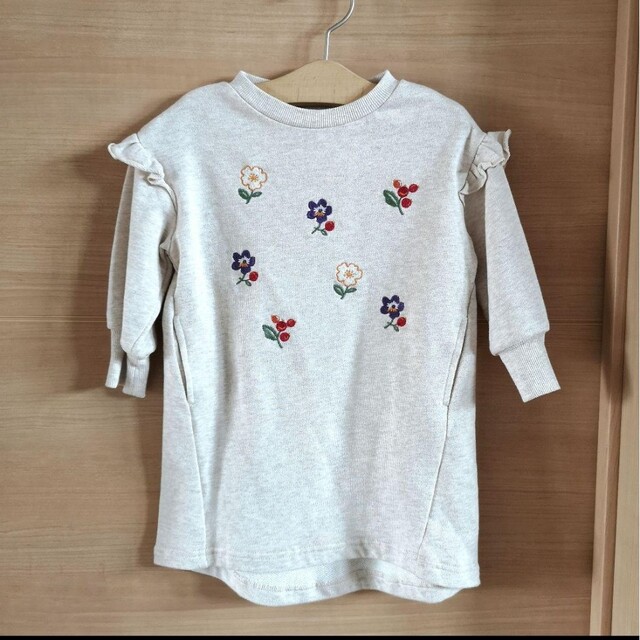 キムラタン(キムラタン)の新品　キムラタン　刺繍ワンピース キッズ/ベビー/マタニティのキッズ服女の子用(90cm~)(ワンピース)の商品写真