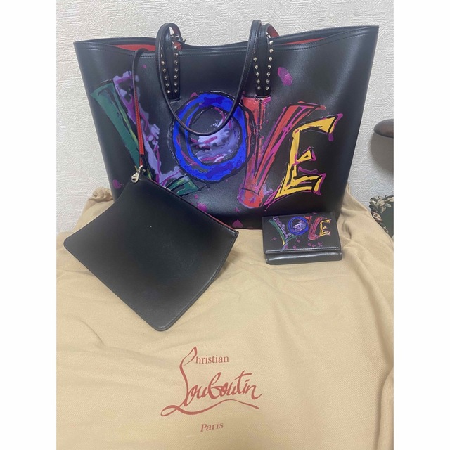 Christian Louboutin(クリスチャンルブタン)のルブタン　大人気LOVEトート　Ｌサイズ レディースのバッグ(トートバッグ)の商品写真
