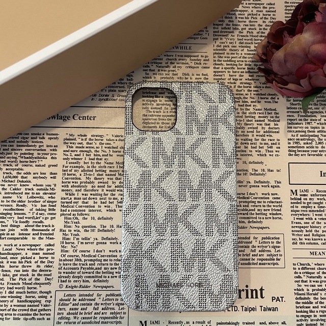 Michael Kors(マイケルコース)のMICHAEL CORS マイケルコース　iPhone13 対応ケース　アイホン スマホ/家電/カメラのスマホアクセサリー(iPhoneケース)の商品写真