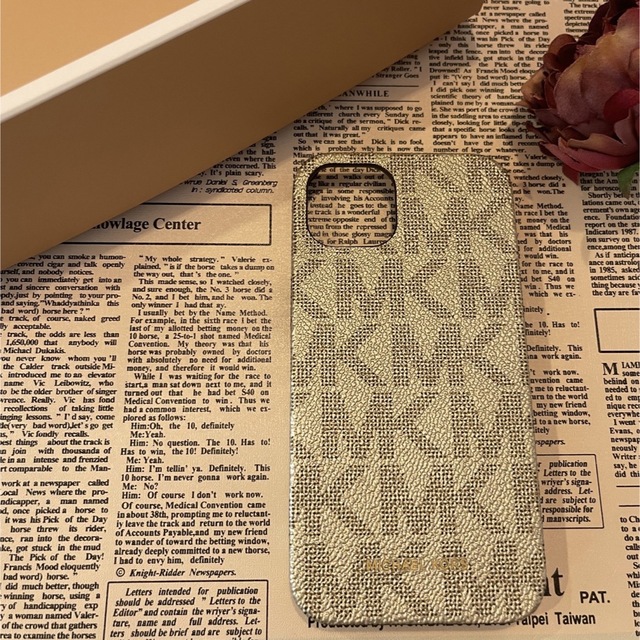 Michael Kors(マイケルコース)のMICHAEL CORS マイケルコース　iPhone13 対応ケース　アイホン スマホ/家電/カメラのスマホアクセサリー(iPhoneケース)の商品写真