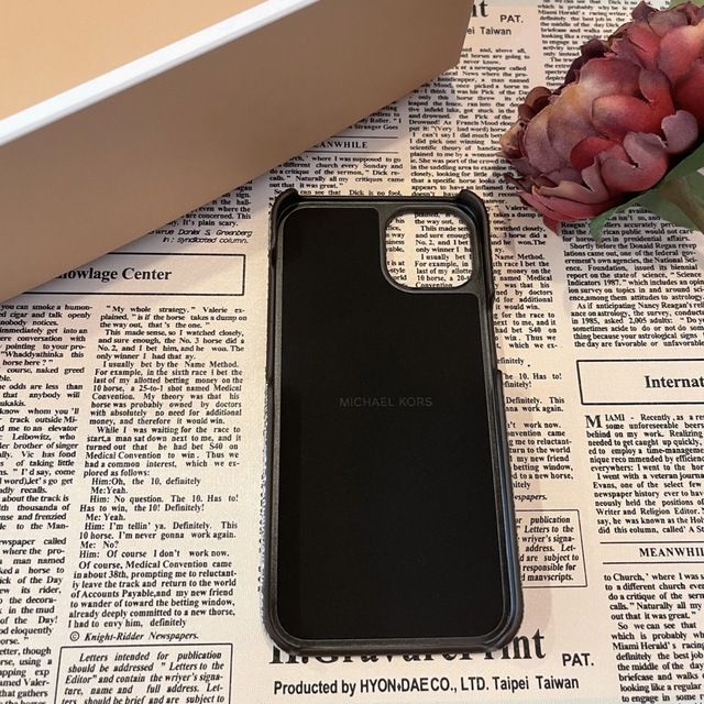 Michael Kors(マイケルコース)のMICHAEL CORS マイケルコース　iPhone13 対応ケース　アイホン スマホ/家電/カメラのスマホアクセサリー(iPhoneケース)の商品写真